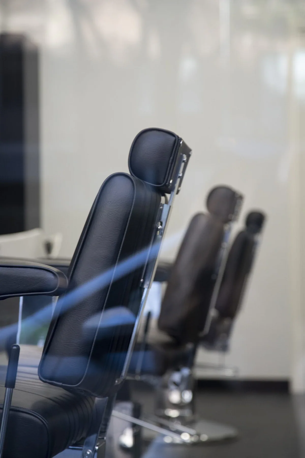 Dettaglio di una poltrona barber nel salone Focus Hair Concept
